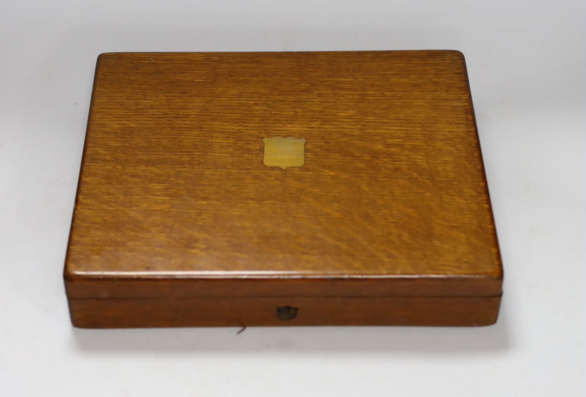 An oak cased Brook & Son ornate plated fruit set of knives and forks